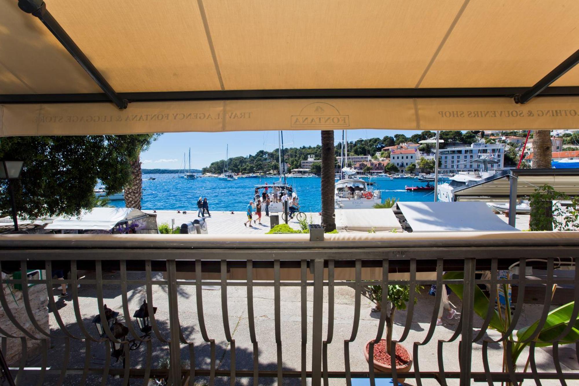 Riva Yacht Hvar Town Apartment ภายนอก รูปภาพ