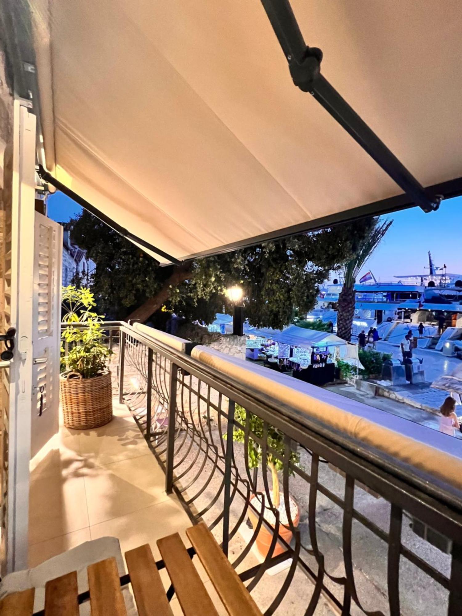Riva Yacht Hvar Town Apartment ภายนอก รูปภาพ