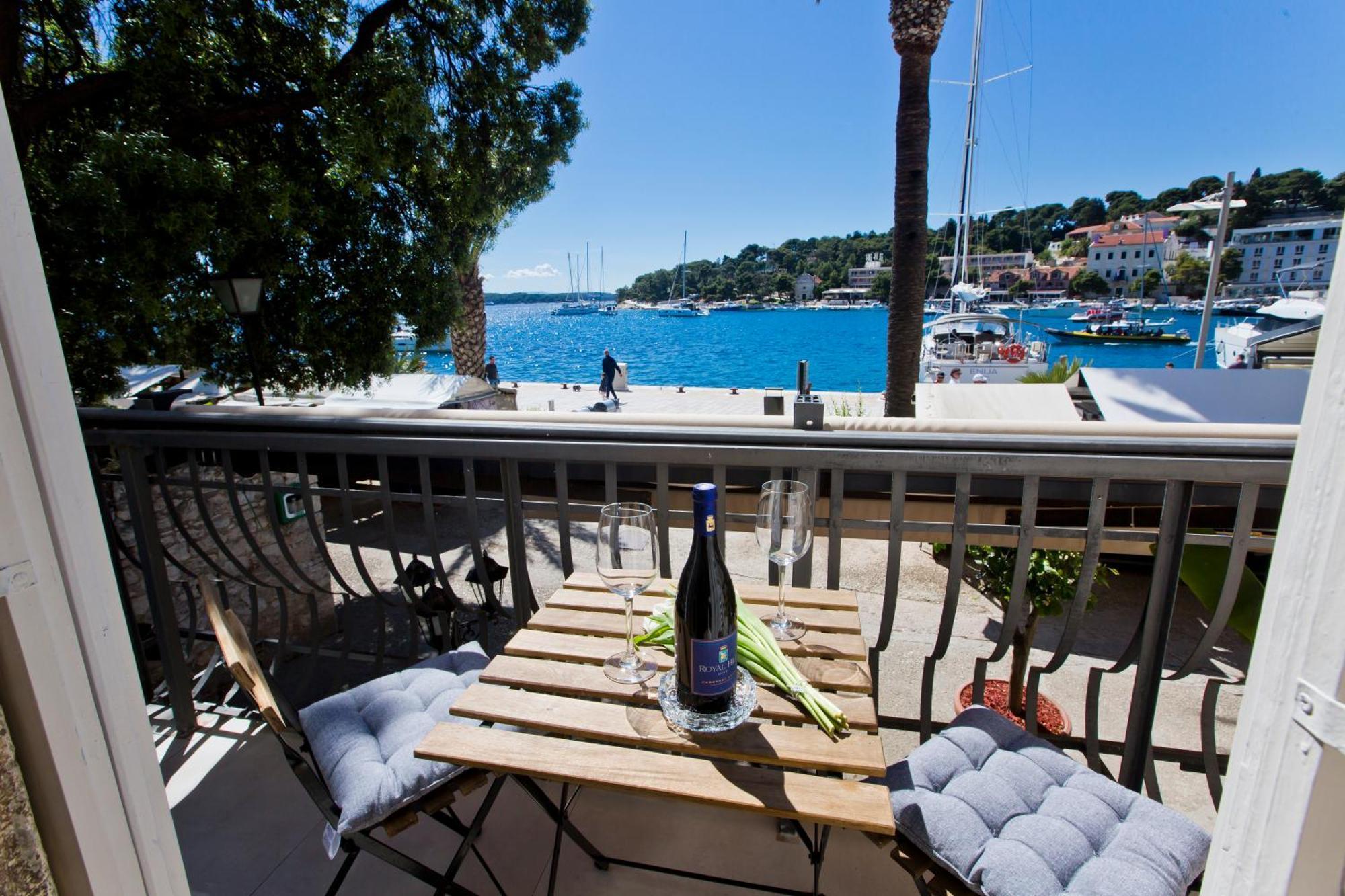 Riva Yacht Hvar Town Apartment ภายนอก รูปภาพ