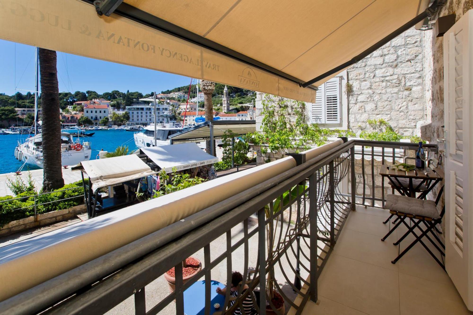 Riva Yacht Hvar Town Apartment ภายนอก รูปภาพ