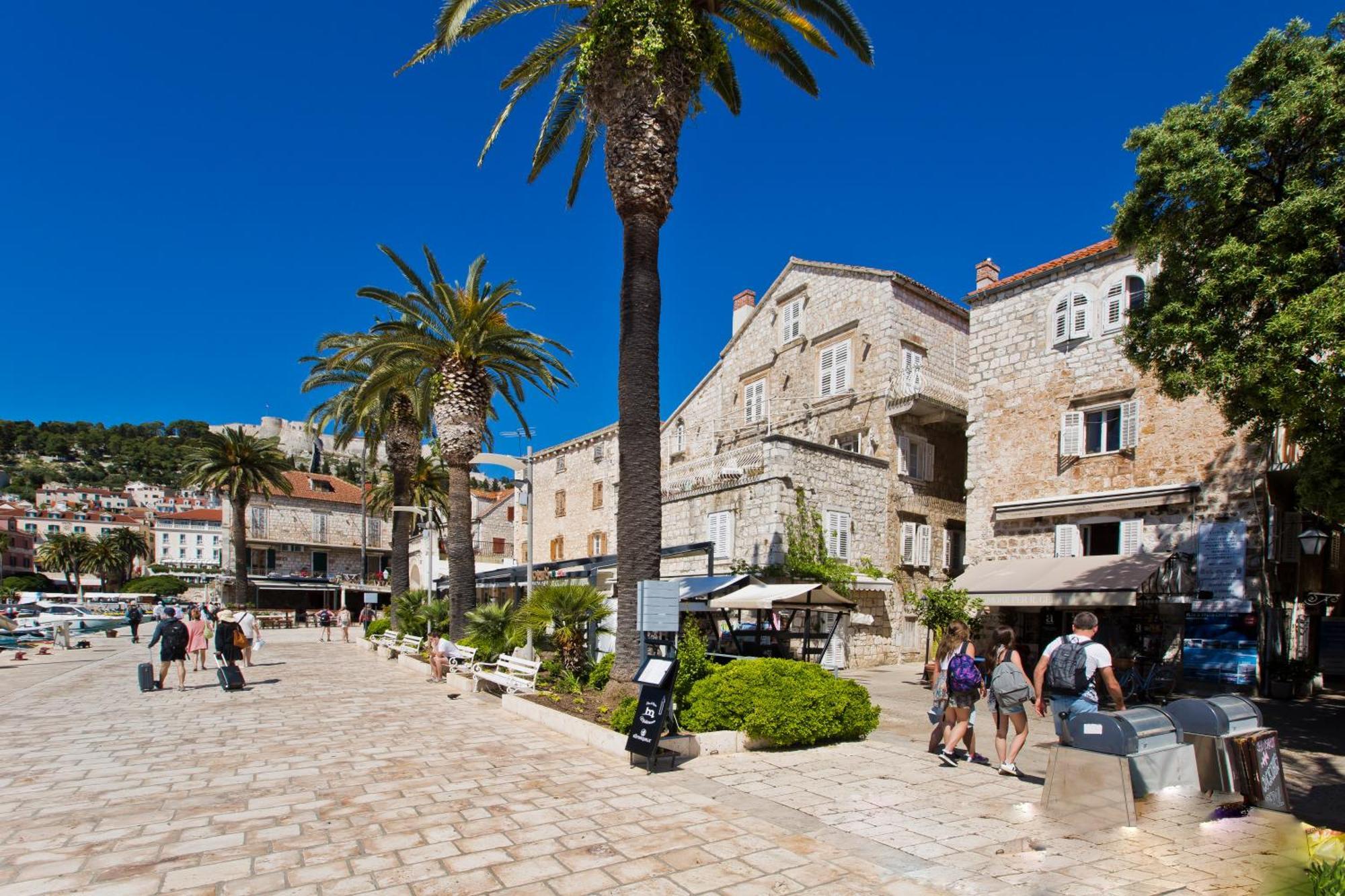 Riva Yacht Hvar Town Apartment ภายนอก รูปภาพ