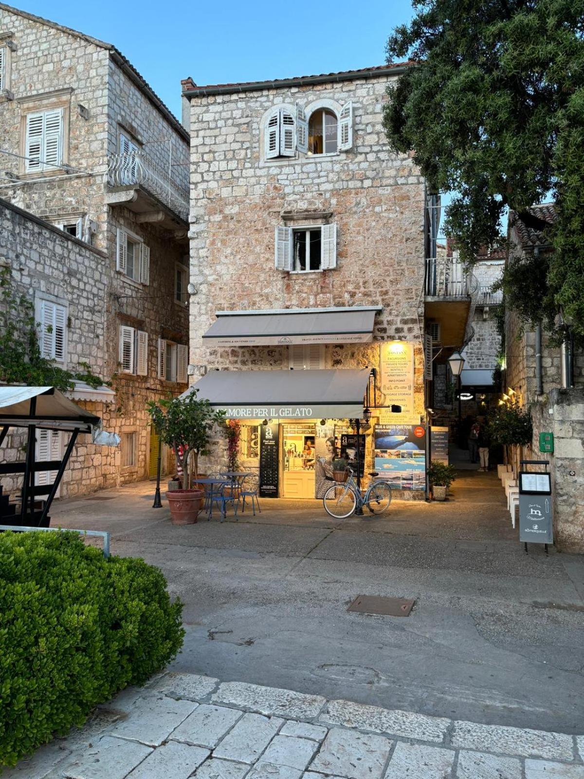 Riva Yacht Hvar Town Apartment ภายนอก รูปภาพ