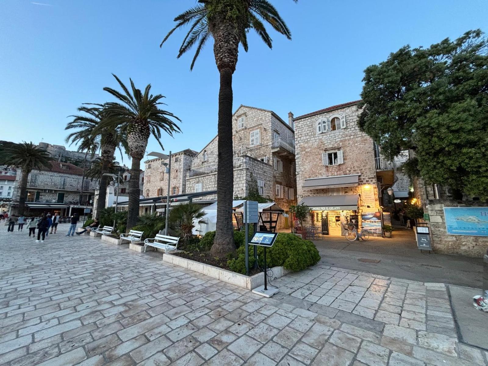 Riva Yacht Hvar Town Apartment ภายนอก รูปภาพ