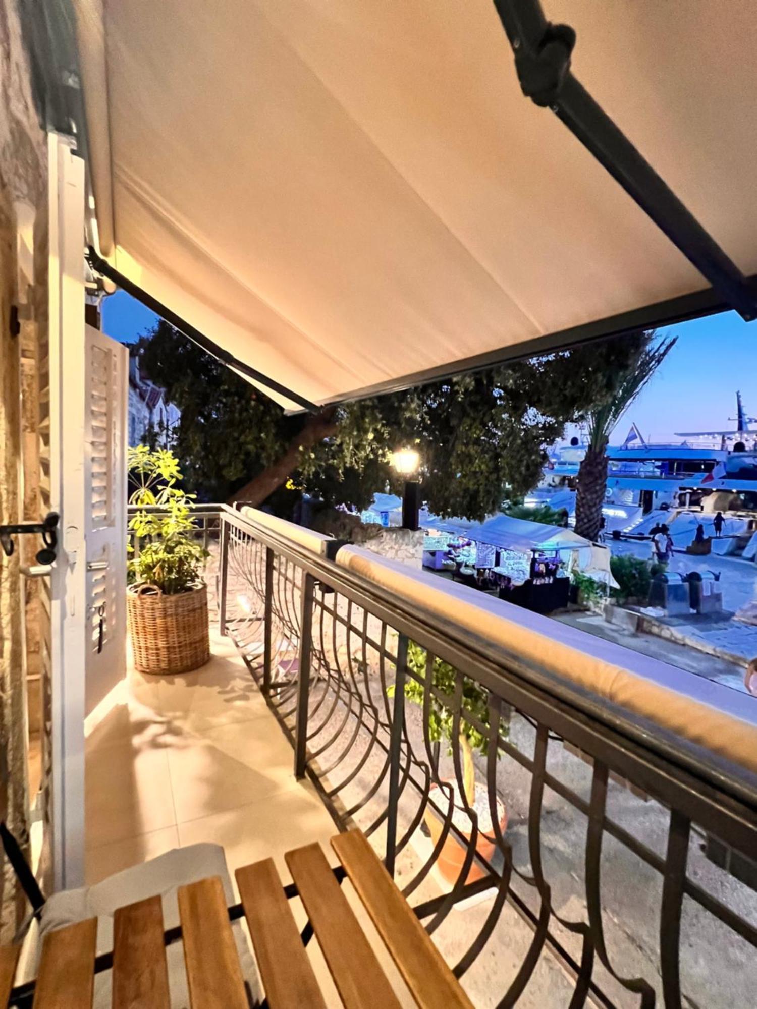 Riva Yacht Hvar Town Apartment ภายนอก รูปภาพ