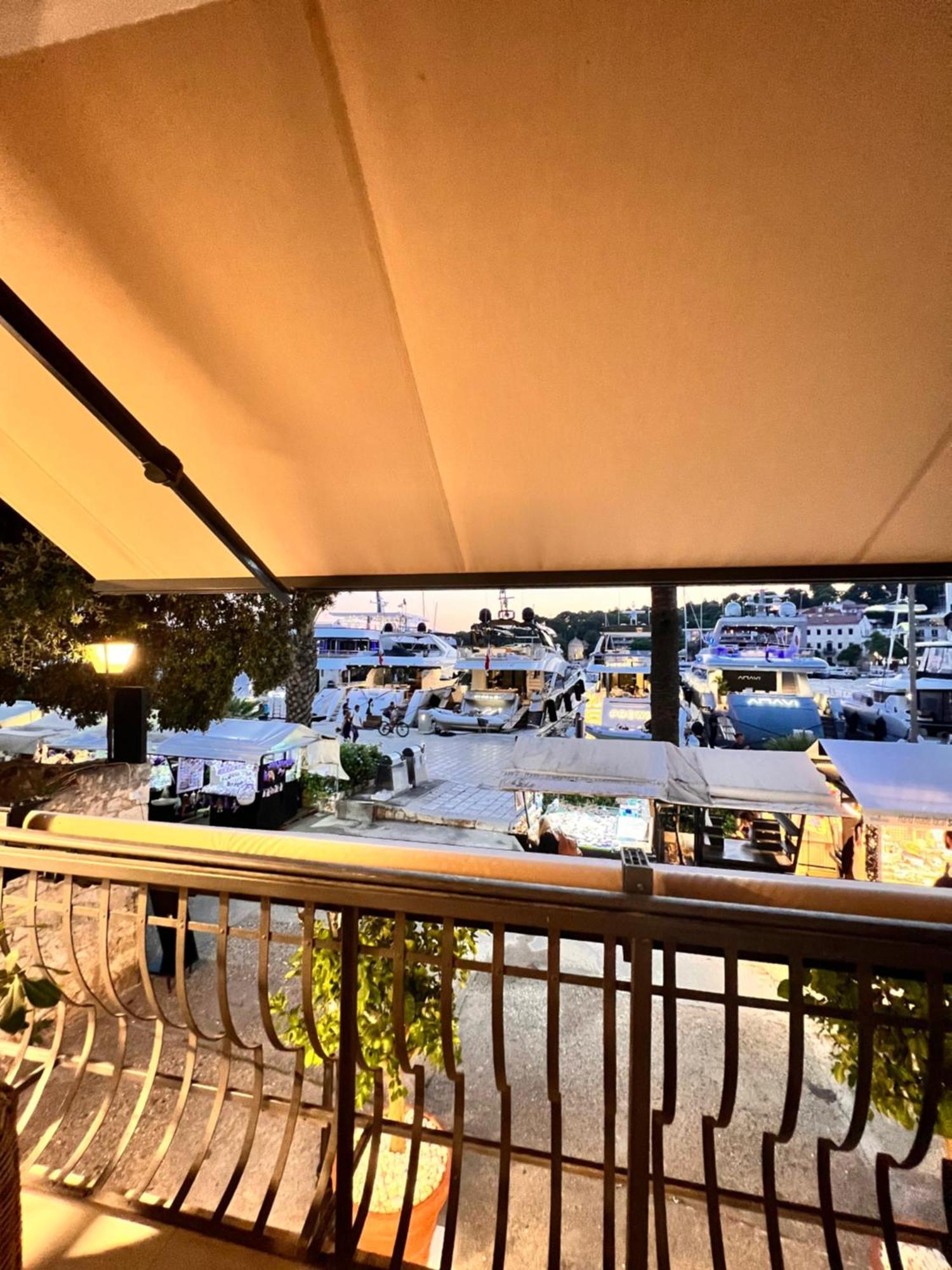Riva Yacht Hvar Town Apartment ภายนอก รูปภาพ